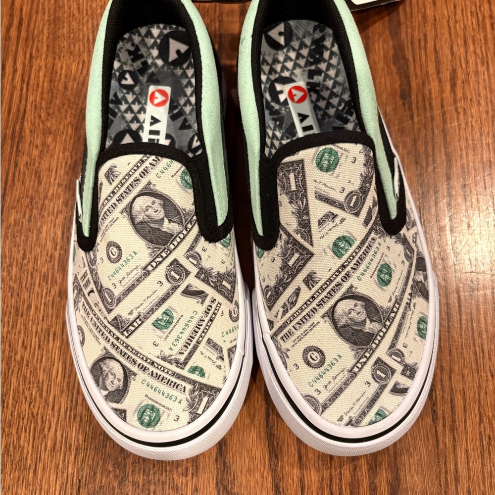 Airwalk Boys Sidekick Size 2 Sneakers Shoes Black White Green nWT